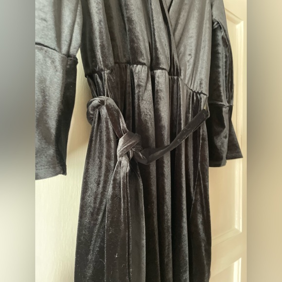 H&M Black Velvet Wrap dress - Picture 5 of 10
